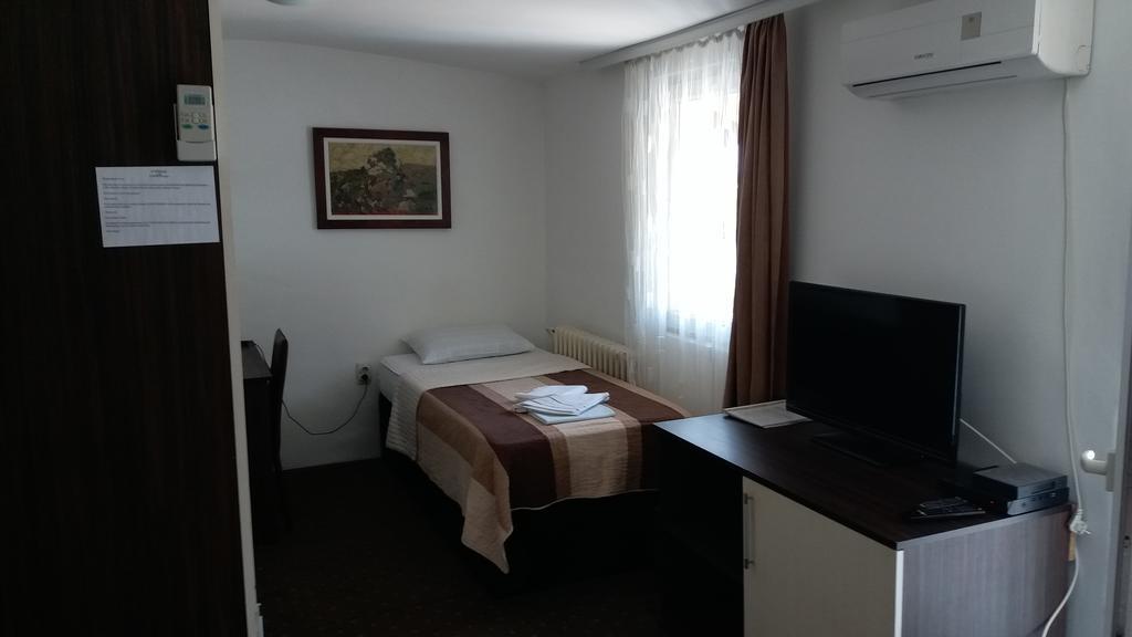 Gros Hotel - Leskovac Leskovac  Luaran gambar