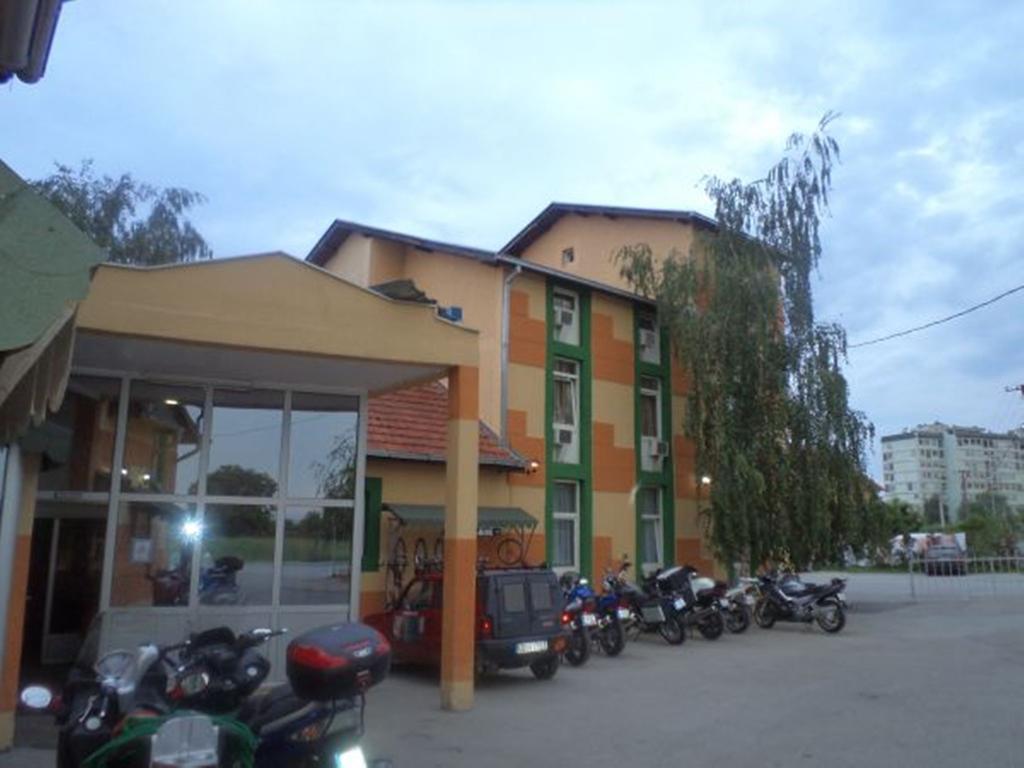 Gros Hotel - Leskovac Leskovac  Luaran gambar